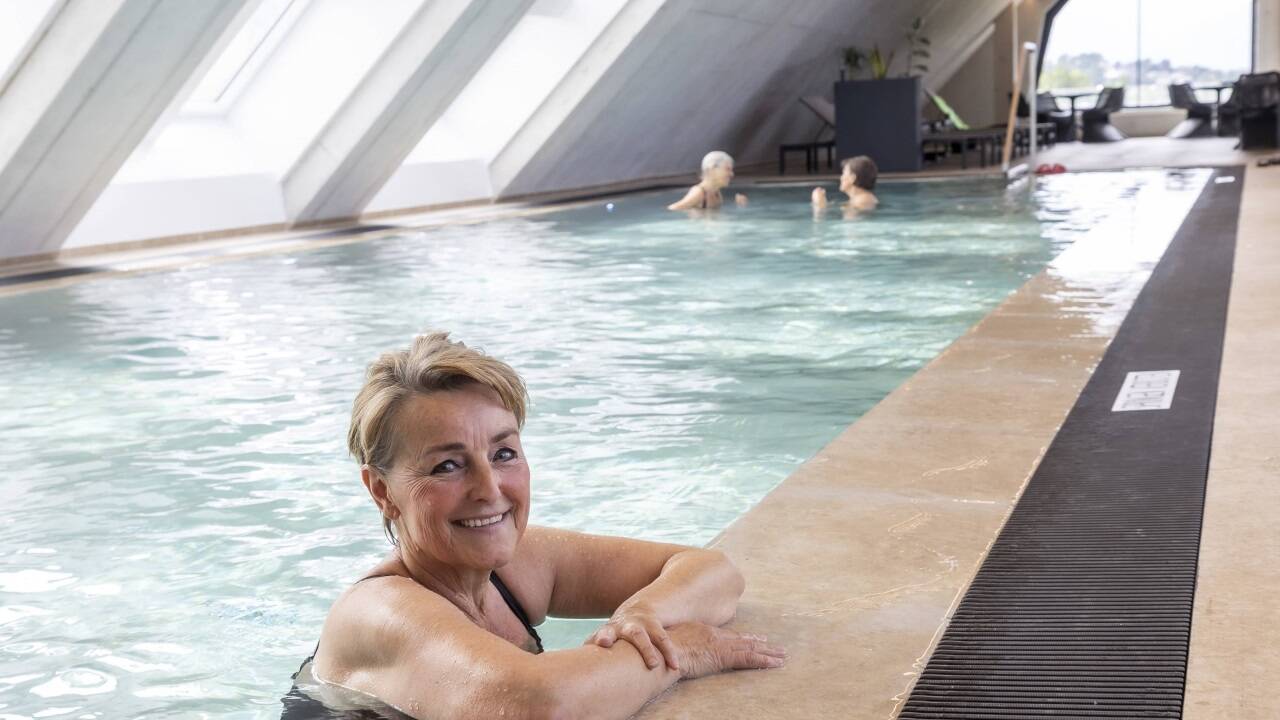 Ruperta Guggenthaler im 15 Meter langen Hallenbad. 