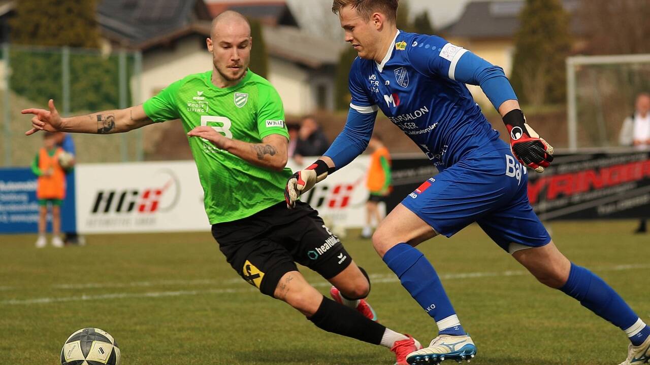 Nemanja Zikic (links) traf gegen Röthis in der Regionalliga West. 