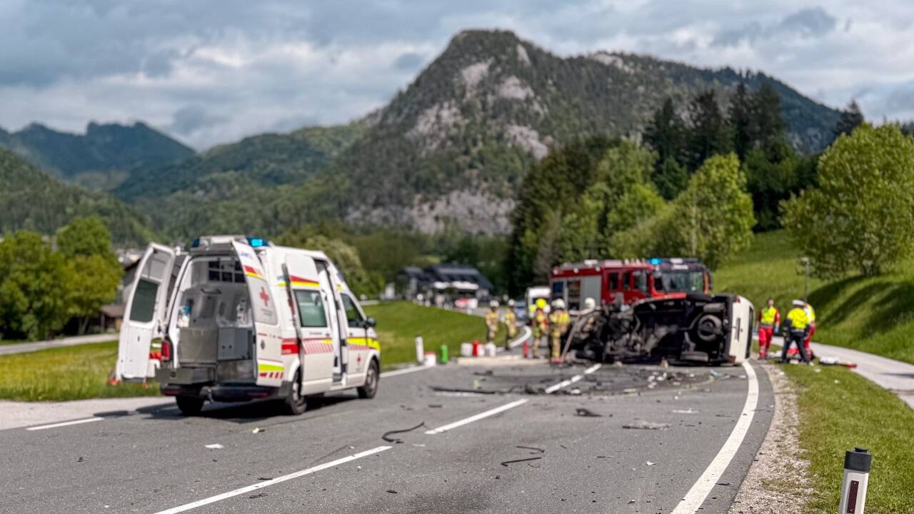 Schwerer Unfall auf der Wolfgangsee Landesstraße.  