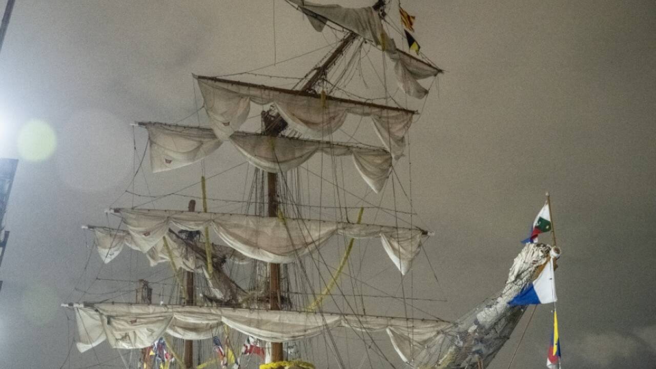 Masten von Segelschiff gebrochen  Masten von Segelschiff gebrochen