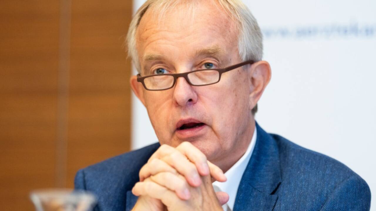 Steinhart sieht Verzicht auf Einsparungen positiv 