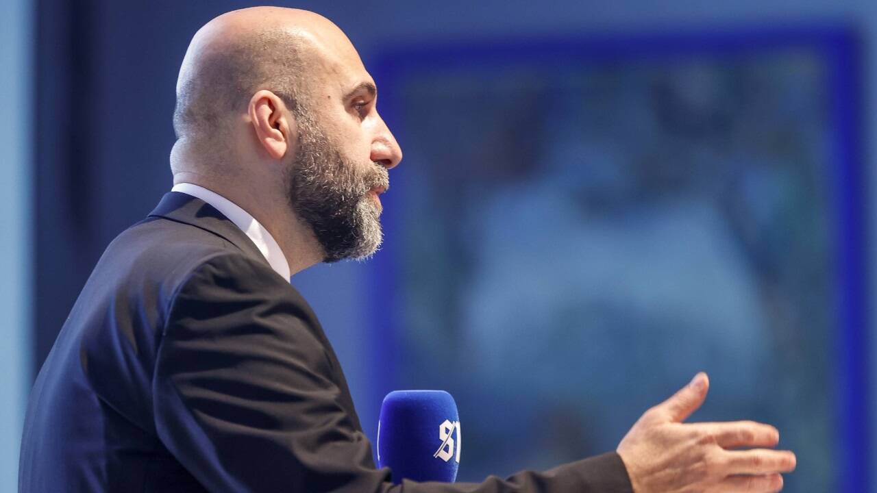 Psychologe Ahmad Mansour aus Berlin bei der Integrationskonferenz der Euregio Salzburg – Berchtesgadener Land – Landkreis Traunstein am Montag im SN-Saal. Psychologe Ahmad Mansour aus Berlin bei der Integrationskonferenz der Euregio Salzburg – Berchtesgadener Land – Landkreis Traunstein am Montag im SN-Saal.