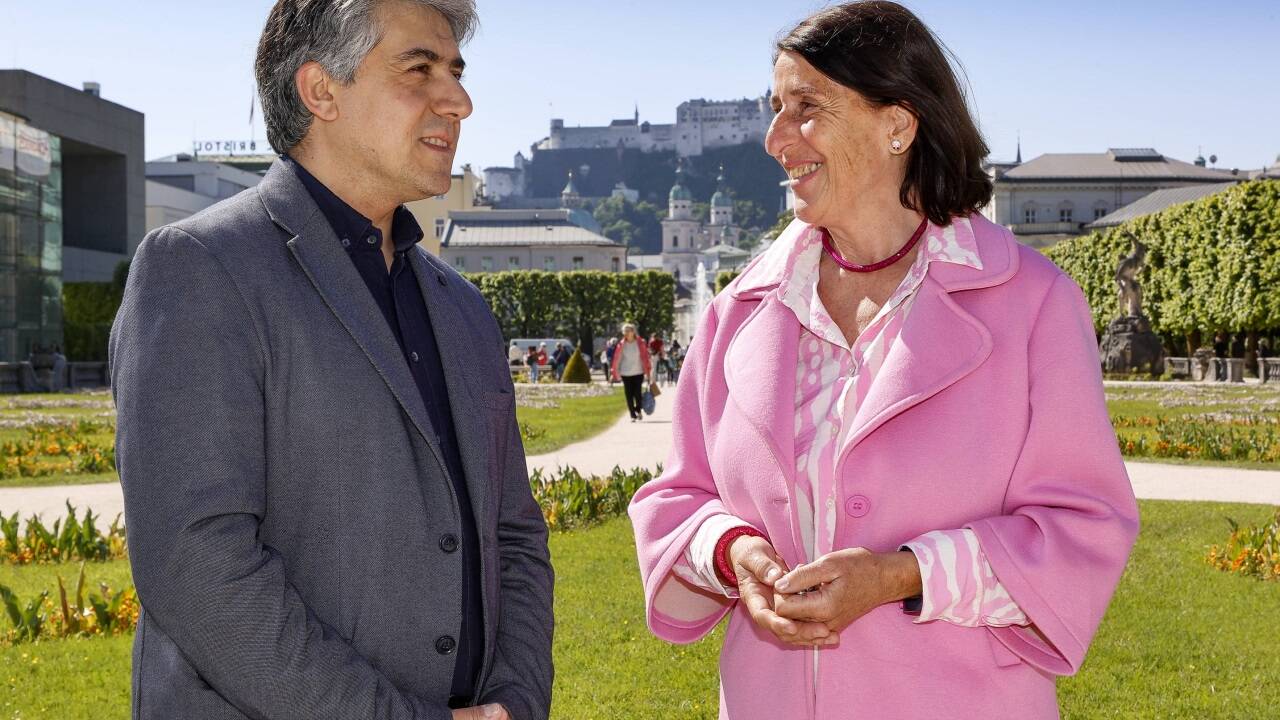 Ulrike Stefflbauer vom Team Vielfalt der Stadt Salzburg mit Hussein Hamdan, dem Leiter des Projekts Brückenbauen der deutschen Eugen-Biser-Stiftung. Ulrike Stefflbauer vom Team Vielfalt der Stadt Salzburg mit Hussein Hamdan, dem Leiter des Projekts Brückenbauen der deutschen Eugen-Biser-Stiftung.