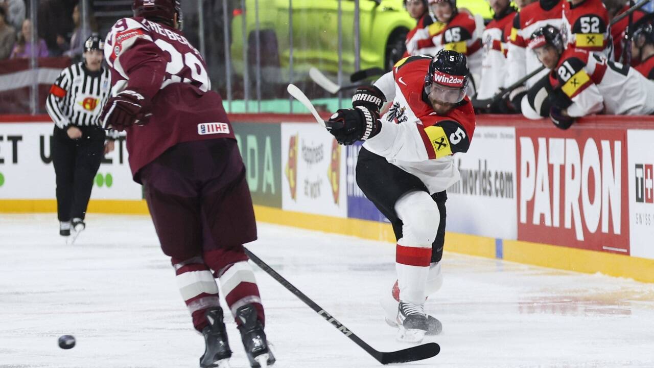 Thomas Raffl (rechts) und Co. zogen mit Österreich ins Viertelfinale der Eishockey-WM ein.  