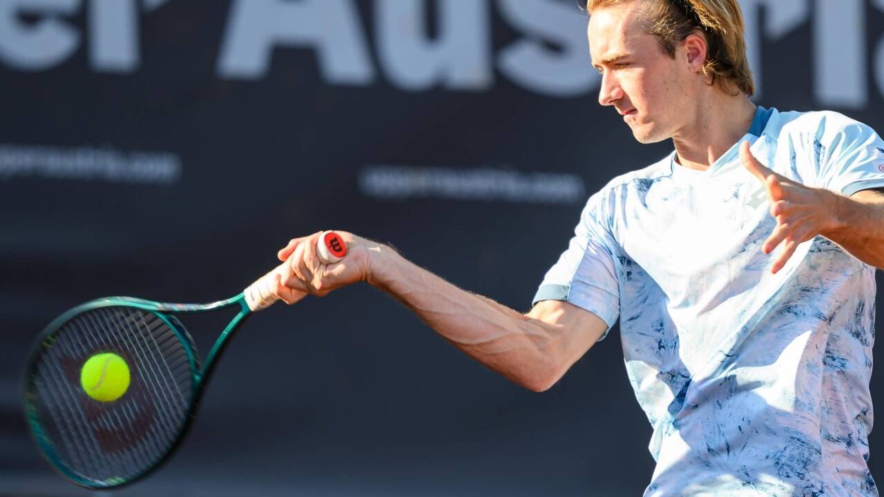 Lukas Neumayer fordert Filip Misolic in Roland Garros. 