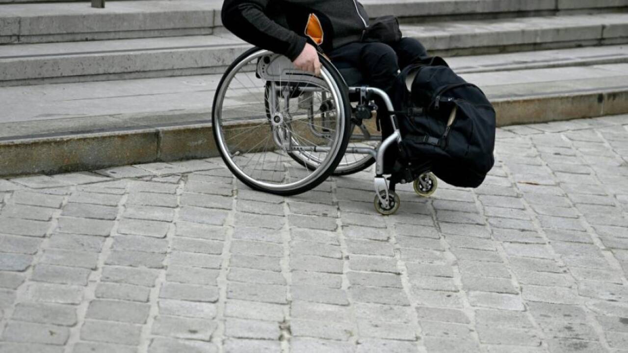 Rollstuhlfahrer und Ehefrau laut Urteil diskriminiert (Symbolbild) 