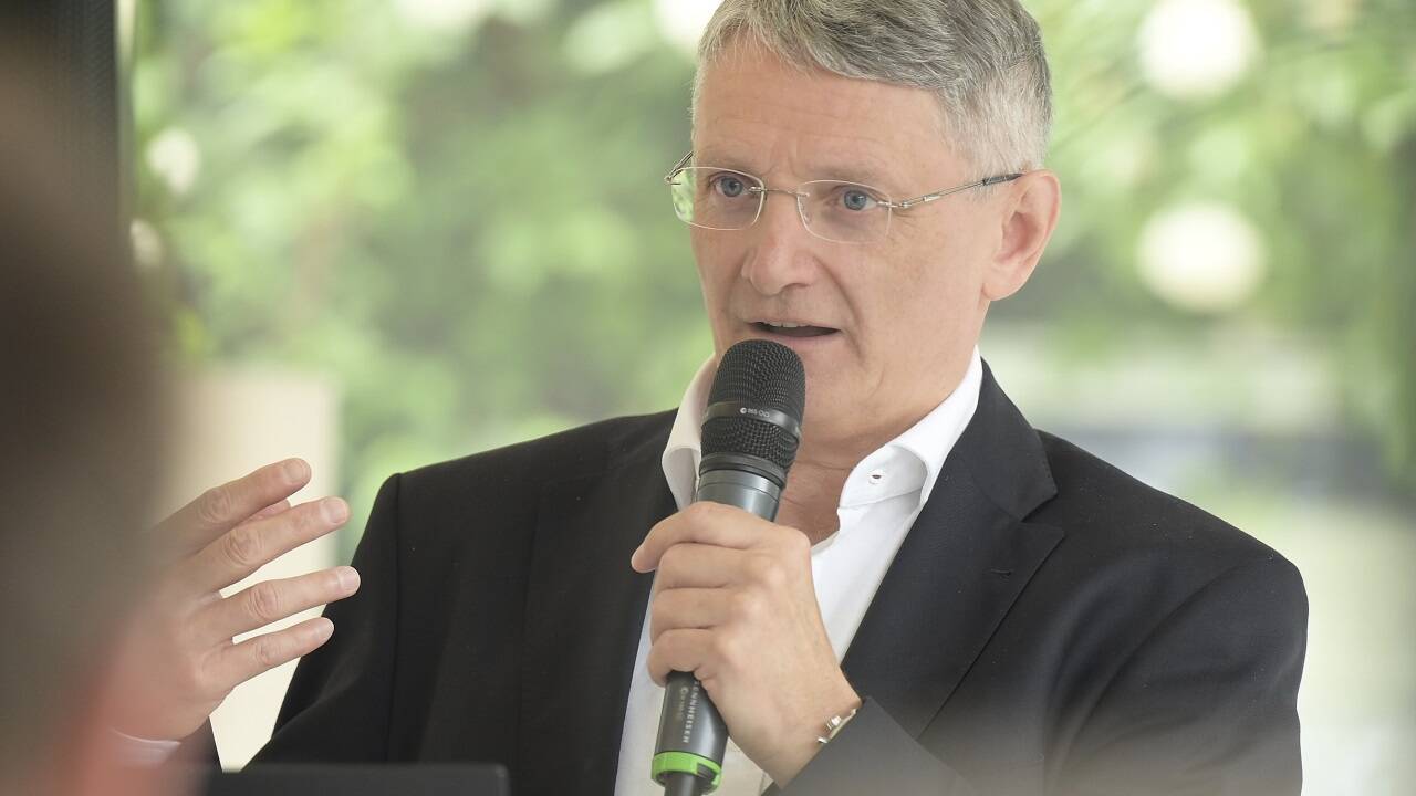 Erträge aus Immobilien und Energie finanzieren die Kosten für die Waldpflege, sagt ÖBf-Vorstandssprecher Georg Schöppl. 