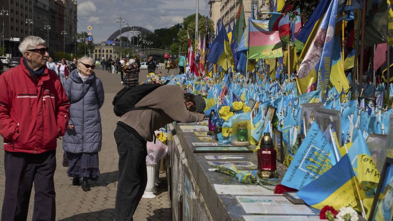 Gedenken an die gefallenen ukrainischen Soldaten in Kiew.  Gedenken an die gefallenen ukrainischen Soldaten in Kiew.