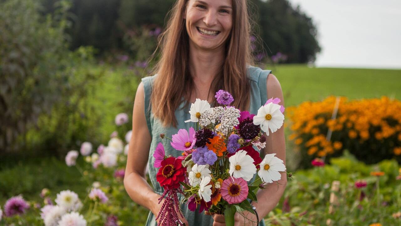 Blumenbäuerin Brigitte Dörner aus Eugendorf ist neue Botschafterin für Biodiversität. Blumenbäuerin Brigitte Dörner aus Eugendorf ist neue Botschafterin für Biodiversität.