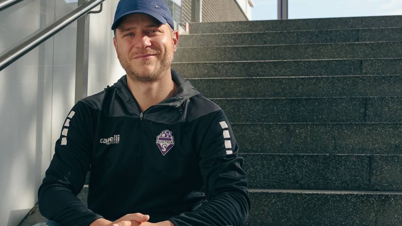 Filmemacher Adrian Goiginger ist glühender Fan von Austria Salzburg und nun auch Teil des violetten Vorstands.  