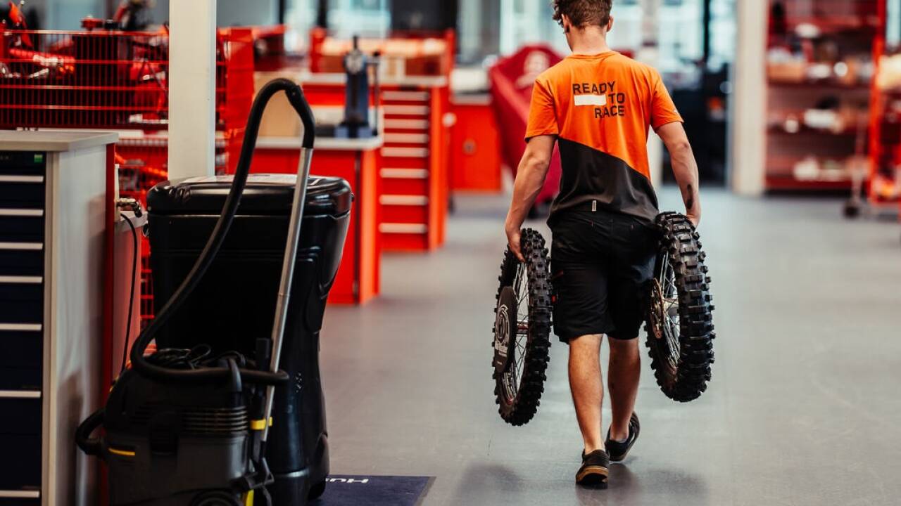 KTM ist für das Bundesland Salzburg ein wichtiger Arbeitgeber – für Zulieferer aus Salzburg ist der Zweiradhersteller ein wichtiger Kunde. KTM ist für das Bundesland Salzburg ein wichtiger Arbeitgeber – für Zulieferer aus Salzburg ist der Zweiradhersteller ein wichtiger Kunde.