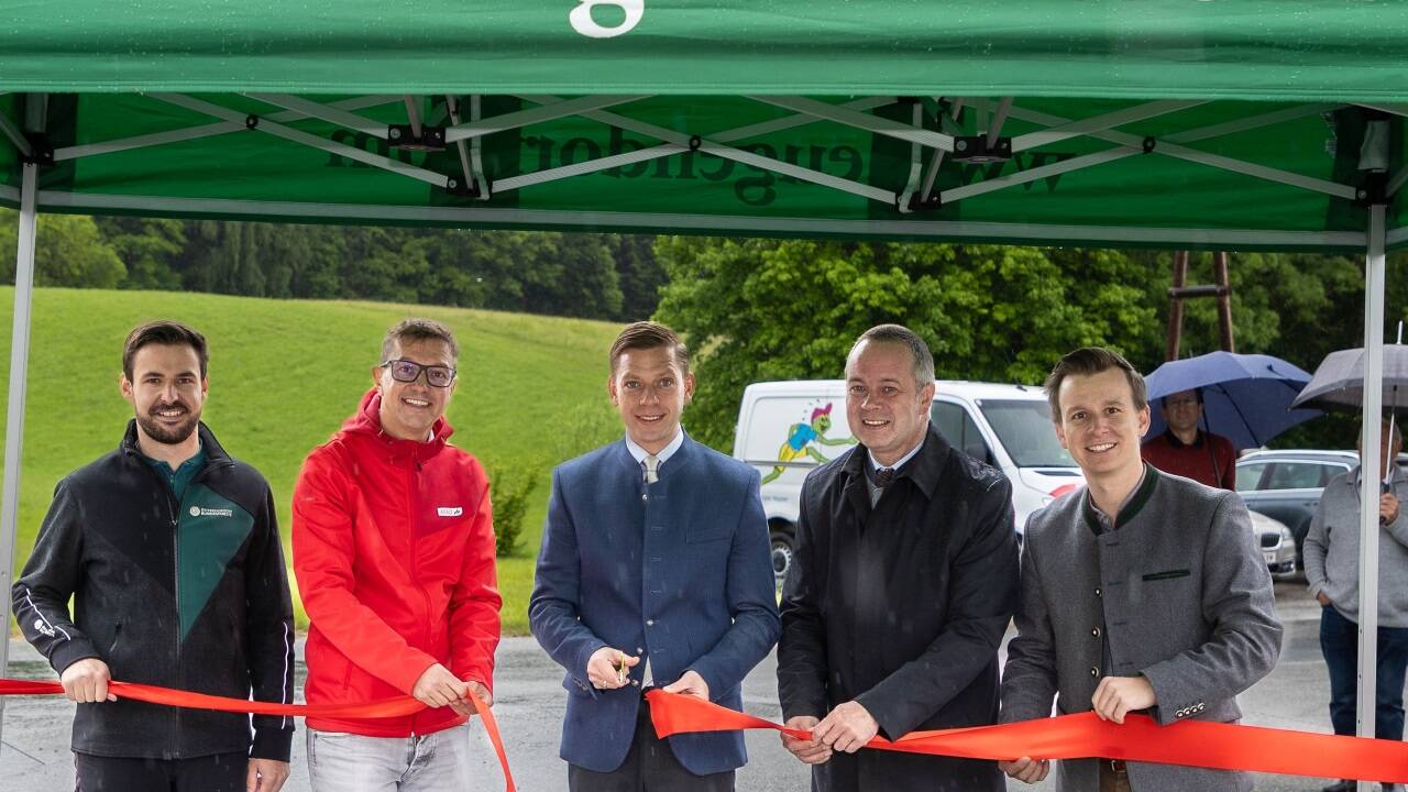 Sie haben die Strecke eröffnet: Thomas Lassacher (Bundesforste), Jan Häuslmann (ASKÖ), Bgm. Robert Bimminger, TVB-Obmann Gerhard Schönbauer und Christopher Langegger (GF TVB Fuschlseeregion, von links) 