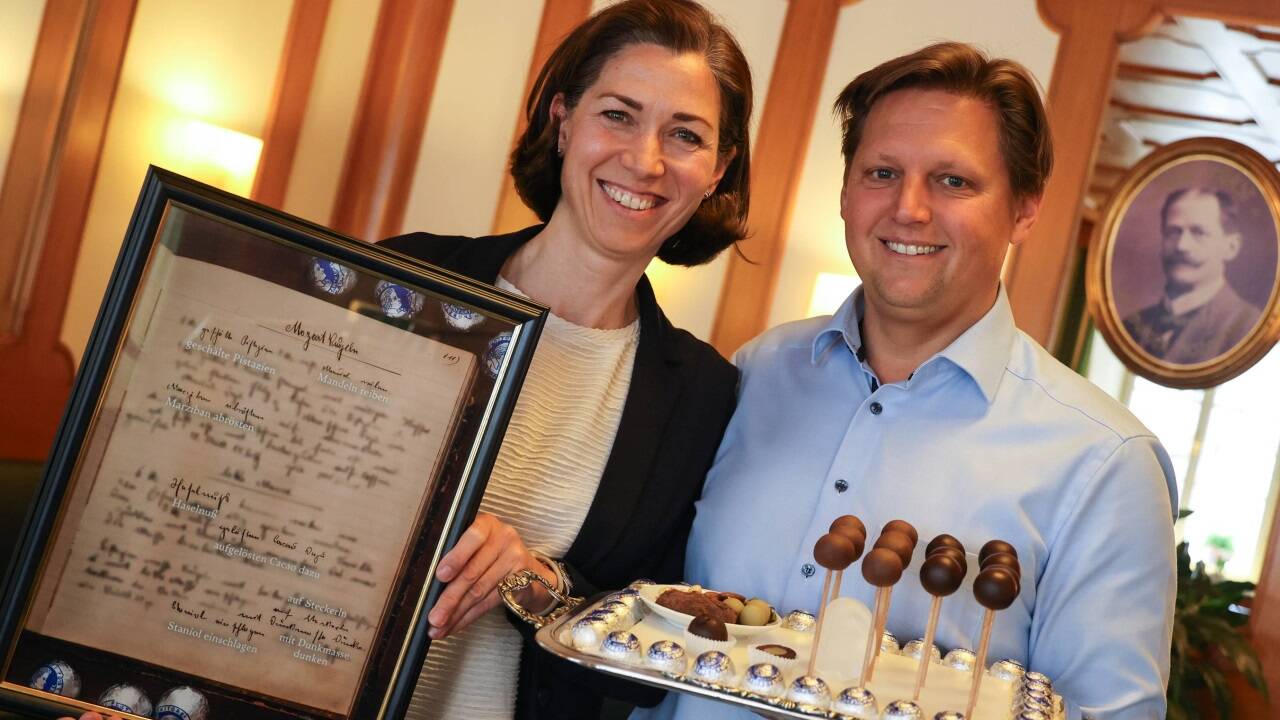 Erstmals präsentieren Doris und Martin Fürst Teile des Originalrezepts der 1890 von Paul Fürst erfundenen Mozartkugel.  