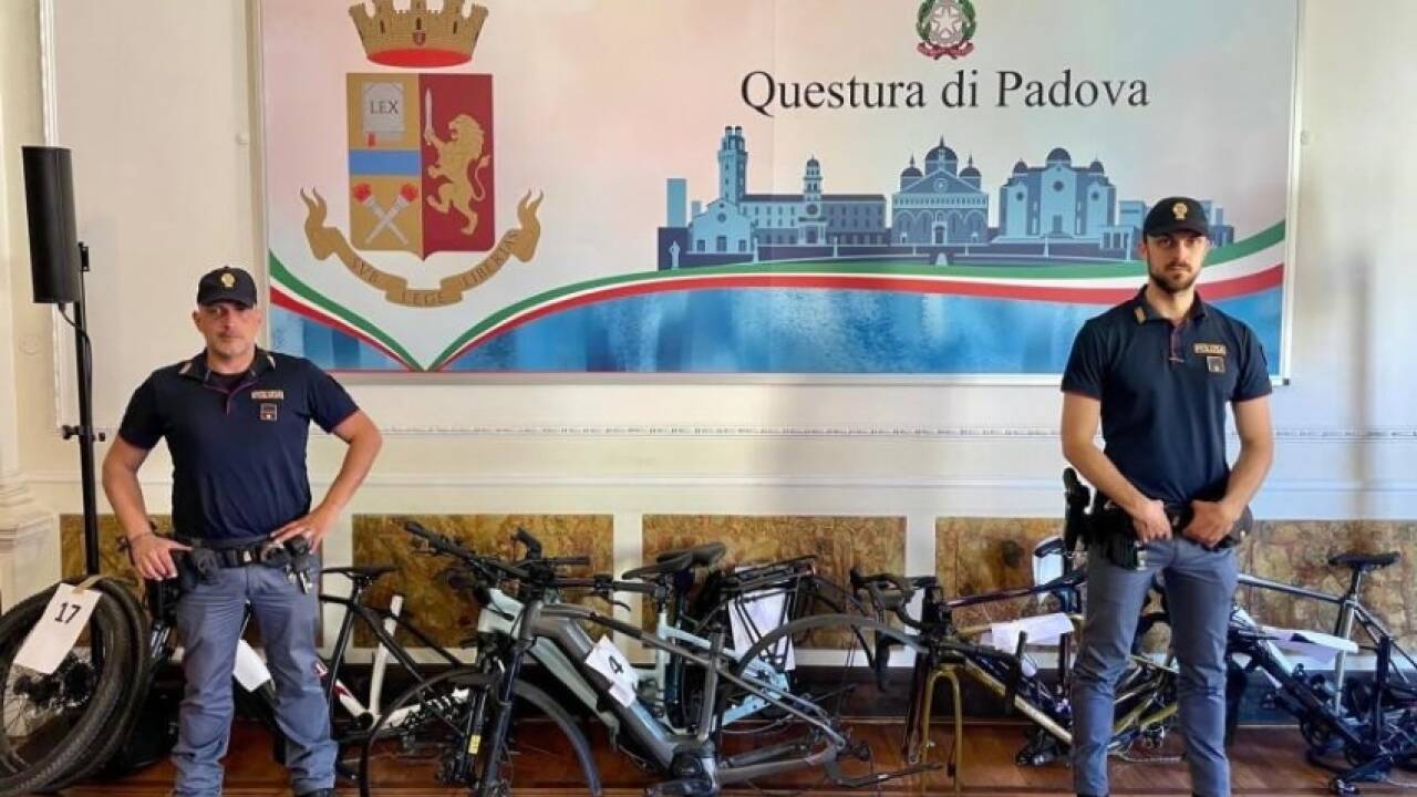 Neun gestohlene Fahrräder stellten die italienischen Polizisten sicher. Drei davon sollen aus Salzburg stammen.  