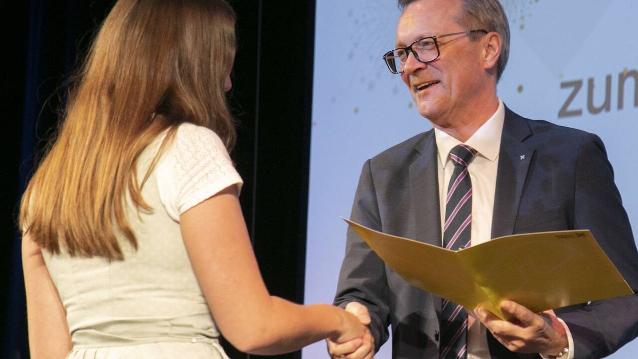 Gratulation von RVS-Generaldirektor Heinz Konrad ...  