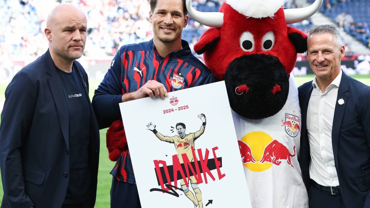 Verabschiedet: Torhüter Janis Blaswich im Bild mit Schröder und Reiter. 