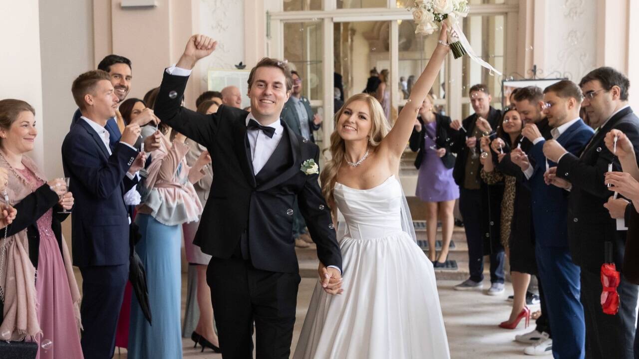 Auch Alexander Ritschel und Ekaterina Tatianina haben am Sonntag im Schloss Mirabell geheiratet. Sie hatten den begehrten Termin gewonnen.   Auch Alexander Ritschel und Ekaterina Tatianina haben am Sonntag im Schloss Mirabell geheiratet. Sie hatten den begehrten Termin gewonnen.