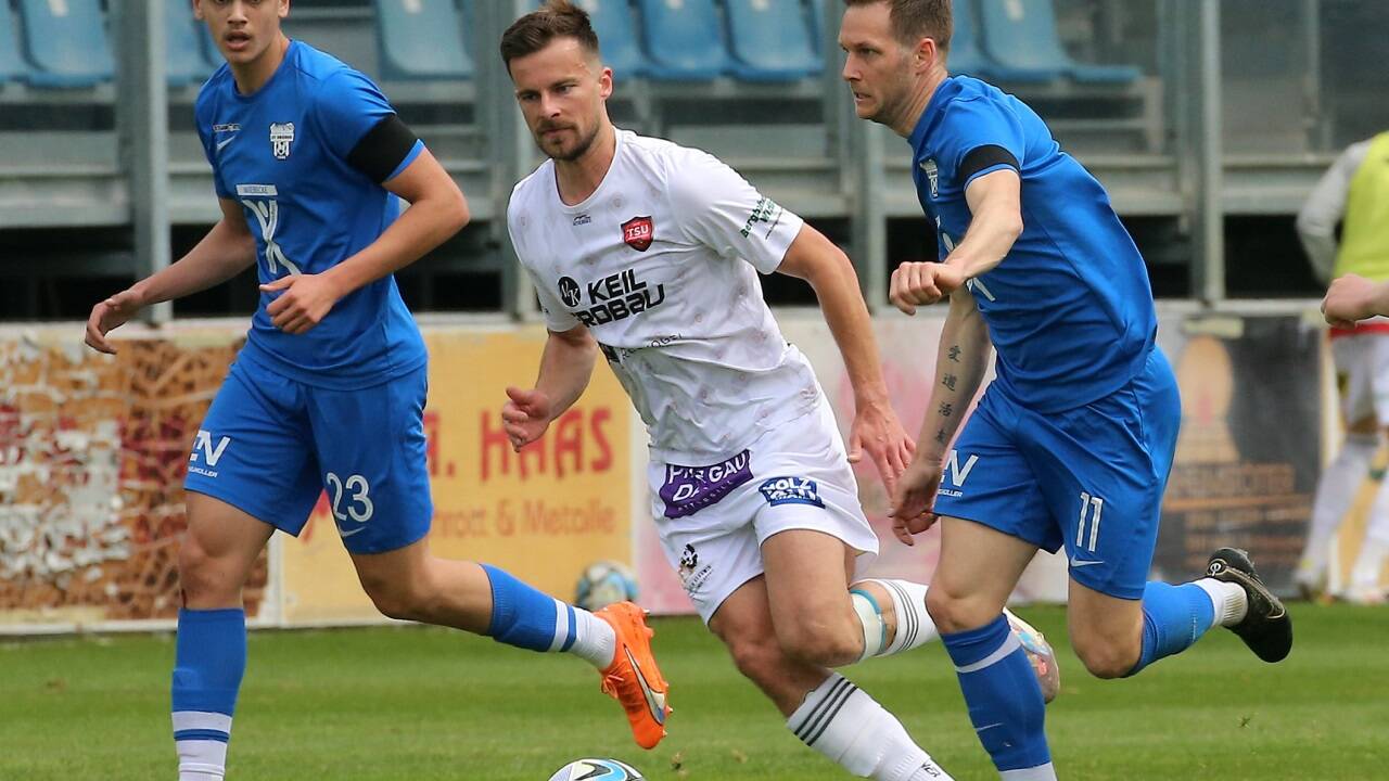 Manuel Krainz (rechts) eilt mit Grödig von Sieg zu Sieg in der Salzburger Liga. 