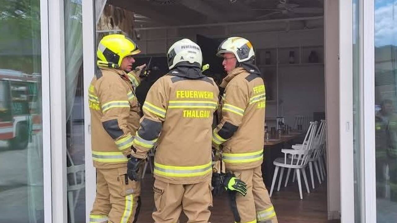 Bilder vom Küchenbrandeinsatz in Thalgau. 