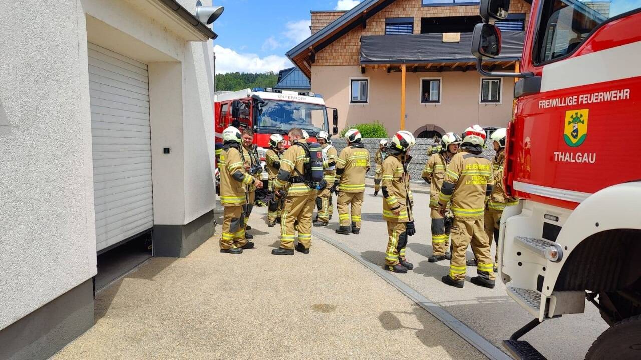 Bilder vom Küchenbrandeinsatz in Thalgau. 