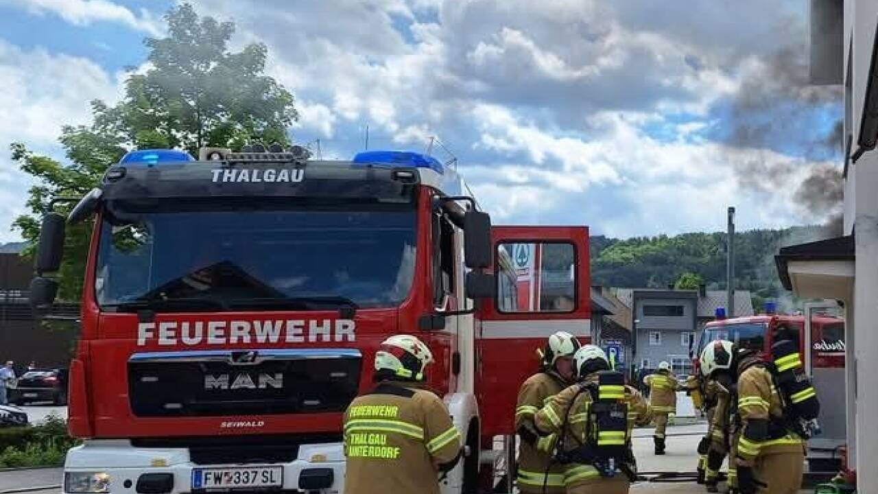 Bilder vom Küchenbrandeinsatz in Thalgau. 