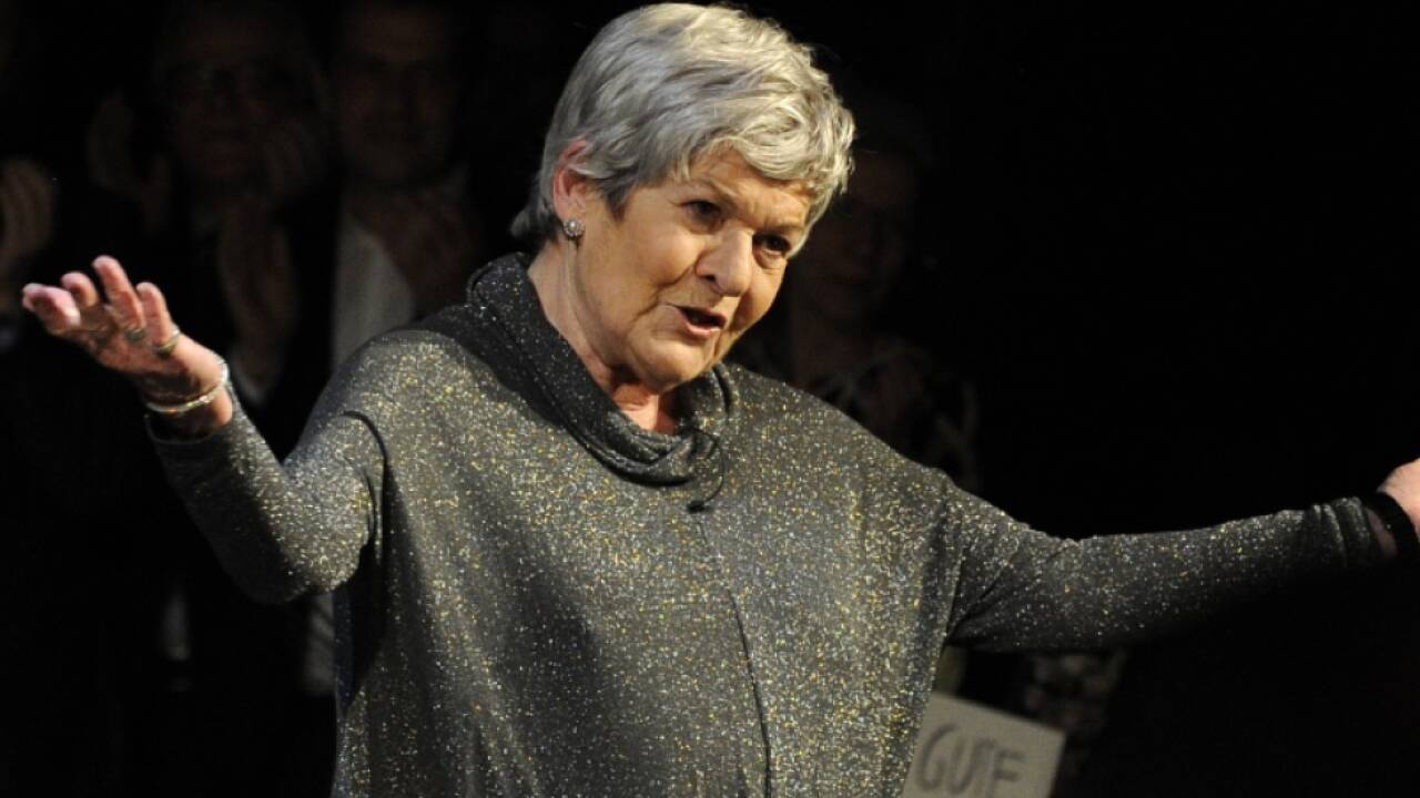 Trauerzug für Doyenne rund um das Burgtheater 