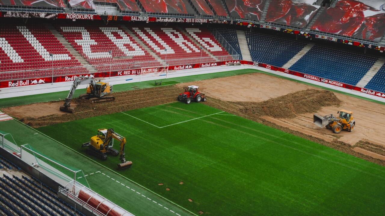 In der Red-Bull-Arena fuhren die Bagger auf.  