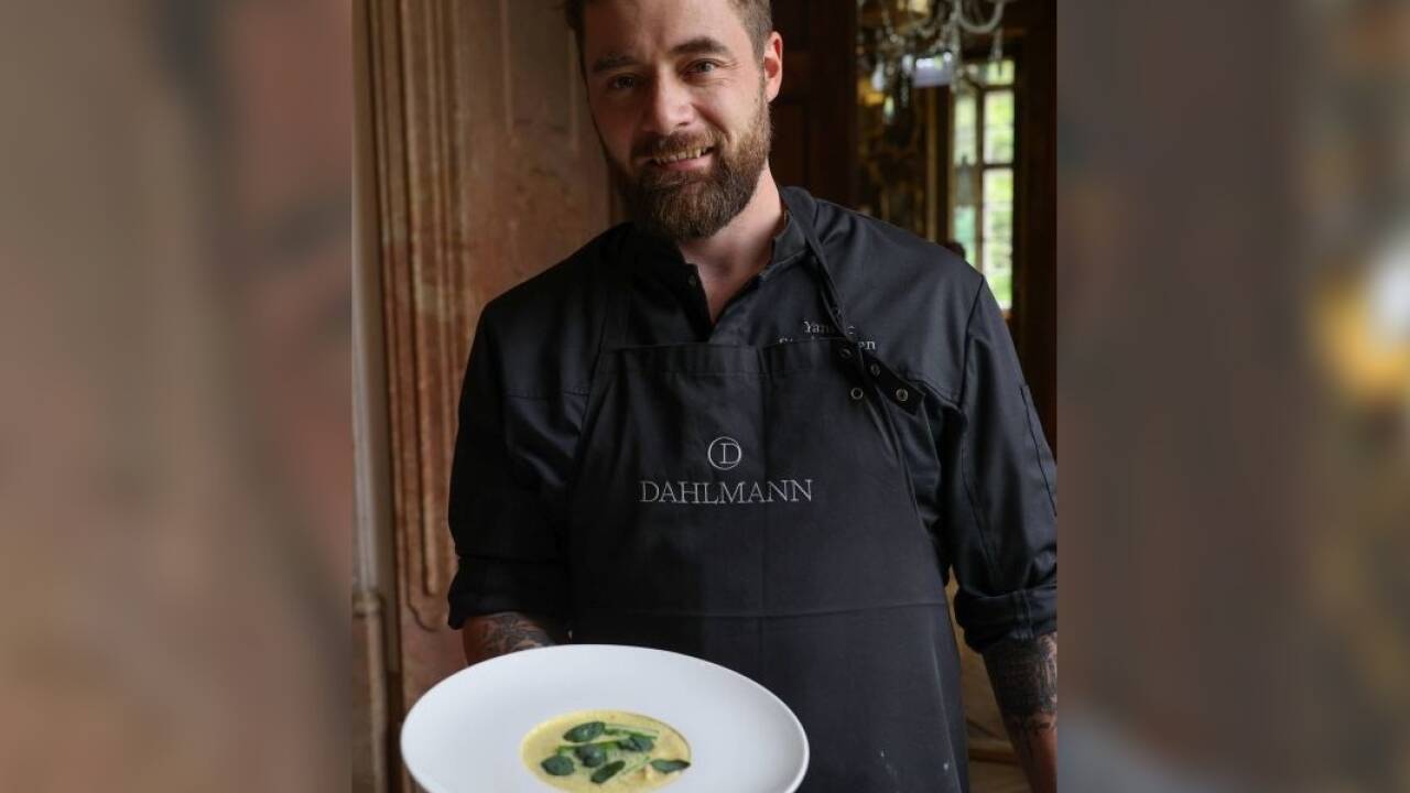 Yannic Stockhausen, Creative Culinary Chef bei Caterer Ulrich Dahlmann, servierte kulinarische Kostproben.  