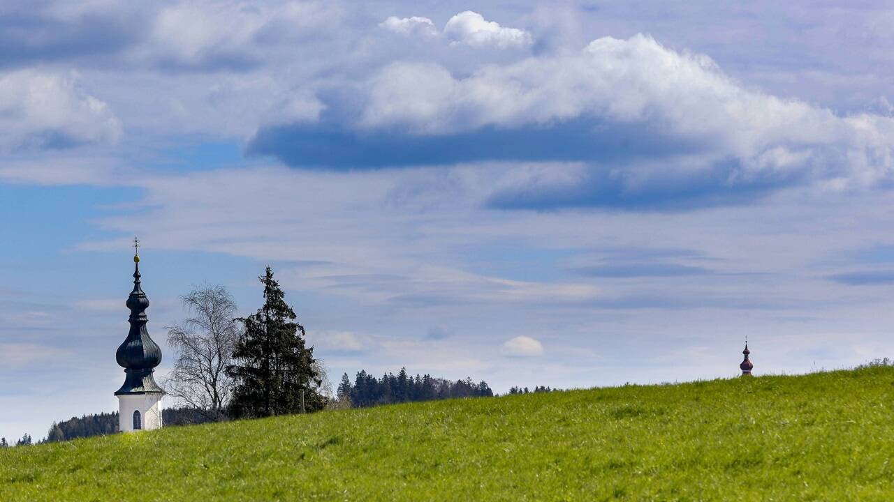 Immer mehr neues Bauland lässt die Baulandreserven im Land wachsen. Die grüne Wiese solle besser geschützt werden, fordern die Grünen. 