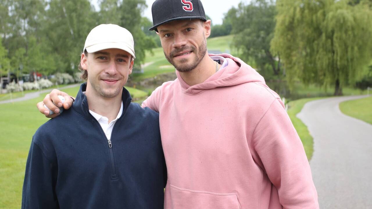 Eishockey trifft Golf: Lucas Thaler und Thomas Raffl zeigten ihr Können mit dem anderen Schläger. 