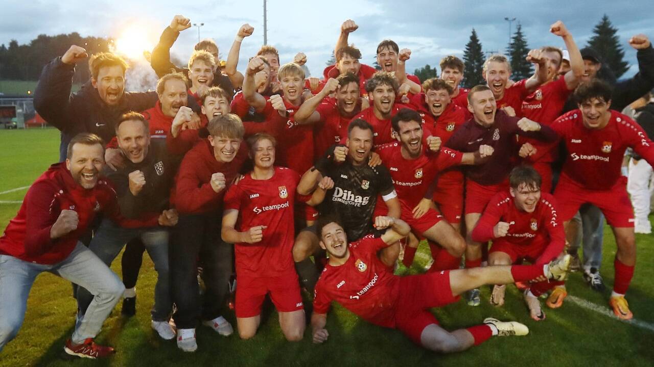 Die Seekirchner wehrten Grödigs Angriff ab und sind Meister der Salzburger Liga. 