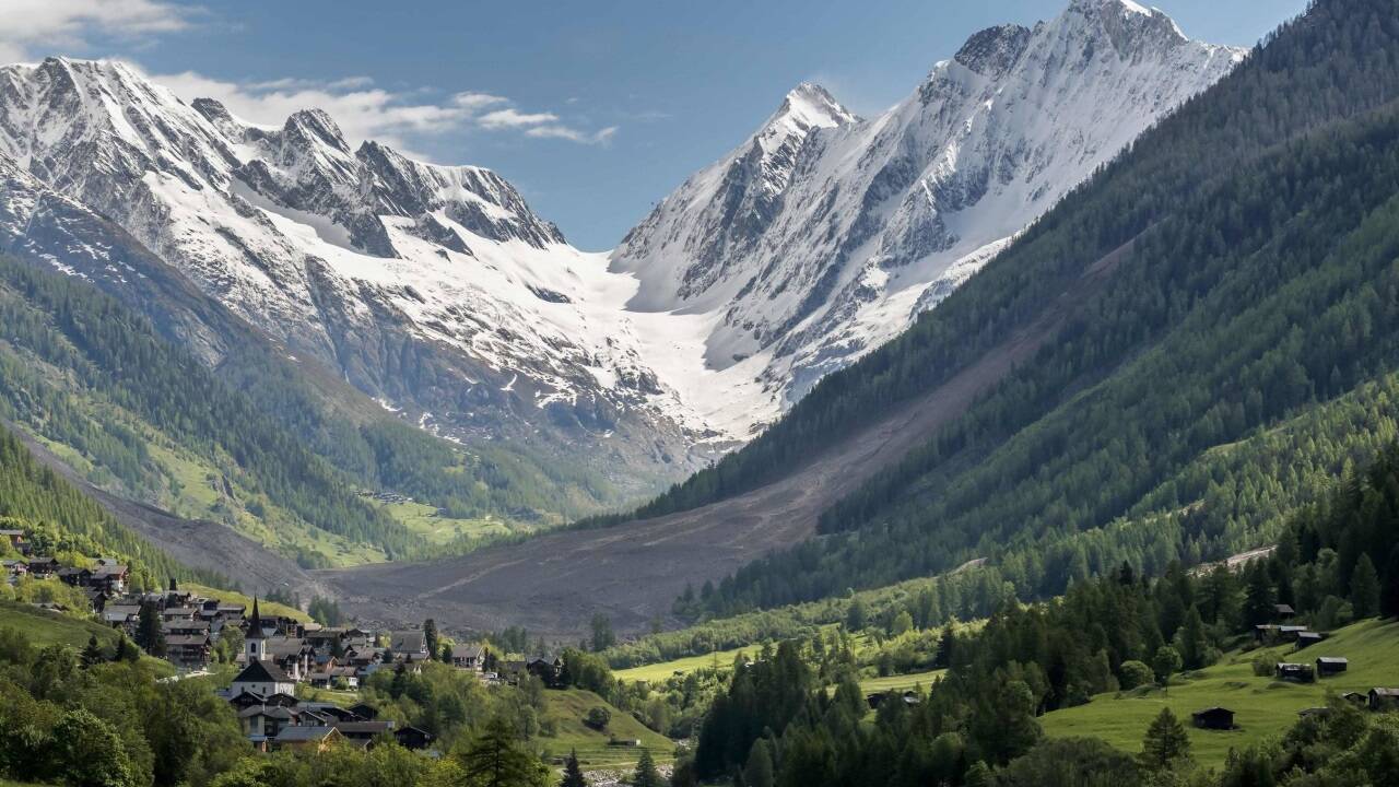 Das Schweizer Dorf Blatten vor dem Felssturz. 