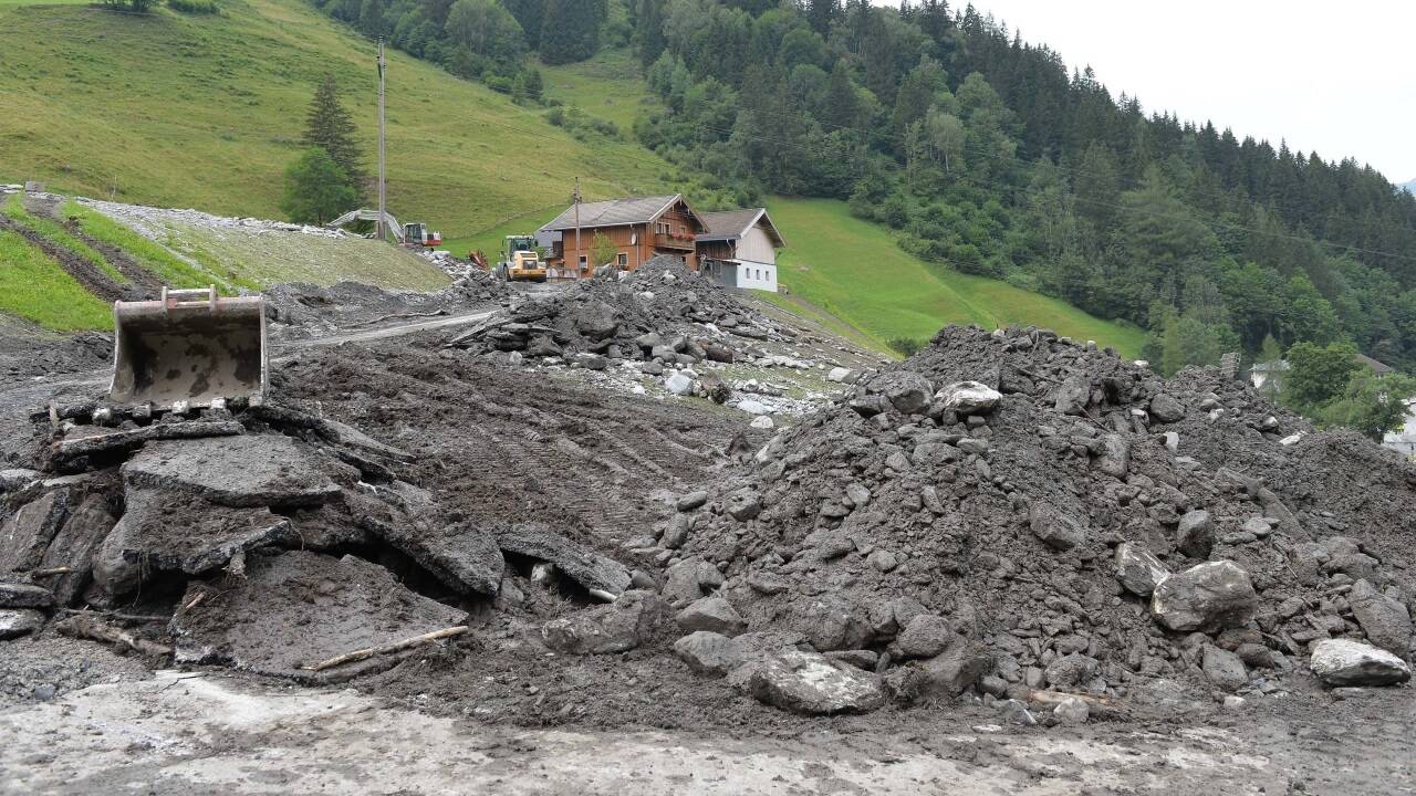 Eine bis zu 300 Meter lange und stellenweise drei Meter hohe Mure ging im Juli 2015 nach einem heftigen Gewitter im Rauriser Tal ab. 