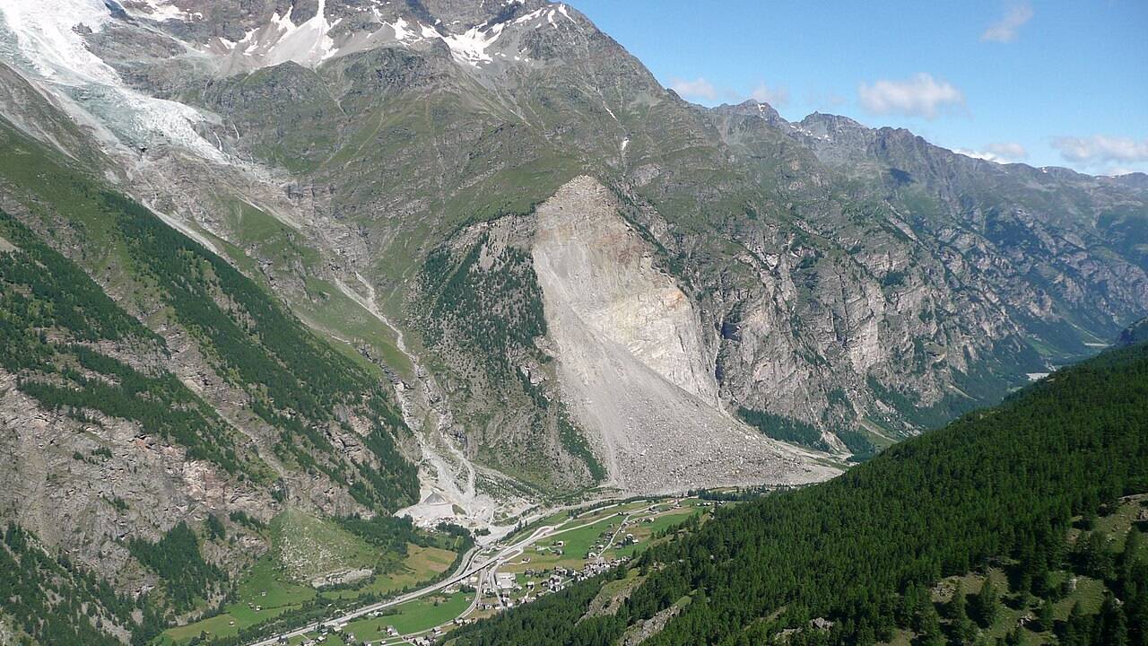 Der gigantische Bergsturz von Randa in der Schweiz 1991 – hier hatten sich fast 50 Mill. Kubikmeter Gestein in Bewegung gesetzt. Wie durch ein Wunder gab es keine Opfer.  