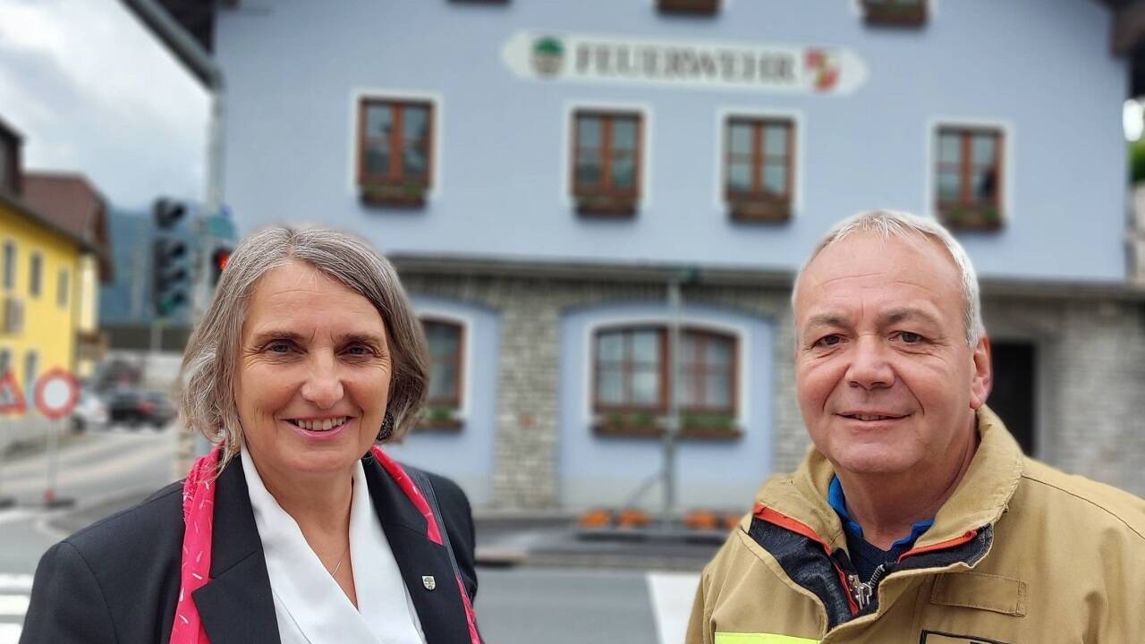 Bei Einsätzen dürfen die Feuerwehrleute auch rund um das Feuerwehrhaus an der Halleiner Landesstraße vorübergehend auf Parkplätzen von Geschäften ihr Auto abstellen. 