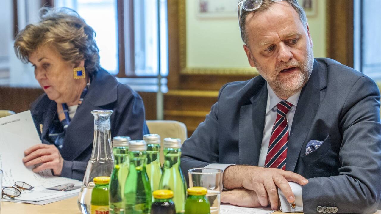 Staatssekretär Sepp Schellhorn (im Bild mit Helga Rabl-Stadler) hat mehr Geld für die Auslandskultur ausverhandelt. 