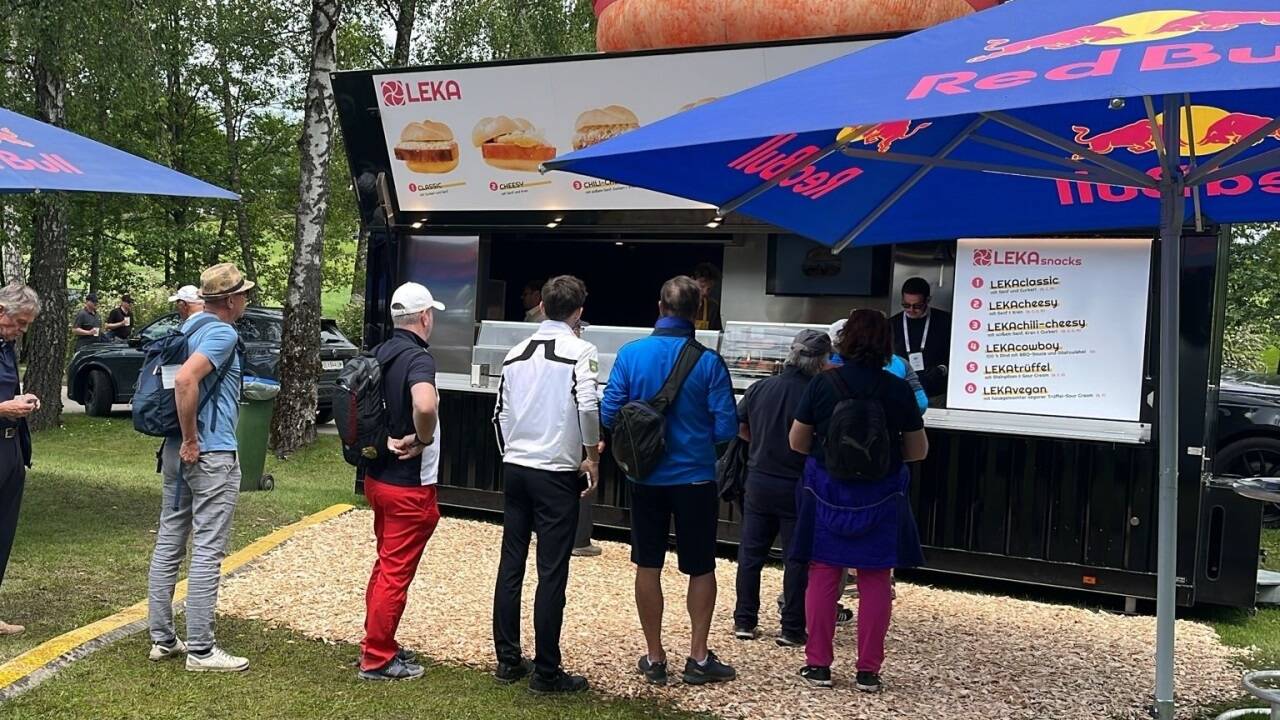 Einige Hungrige eroberten die vielen Foodtrucks. 