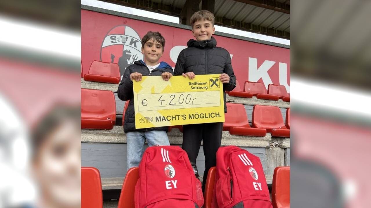 Enes und Emir freuten sich über neue Sportausrüstung, ihre Eltern über die finanzielle Unterstützung durch die Spendenaktion des Vereins. 