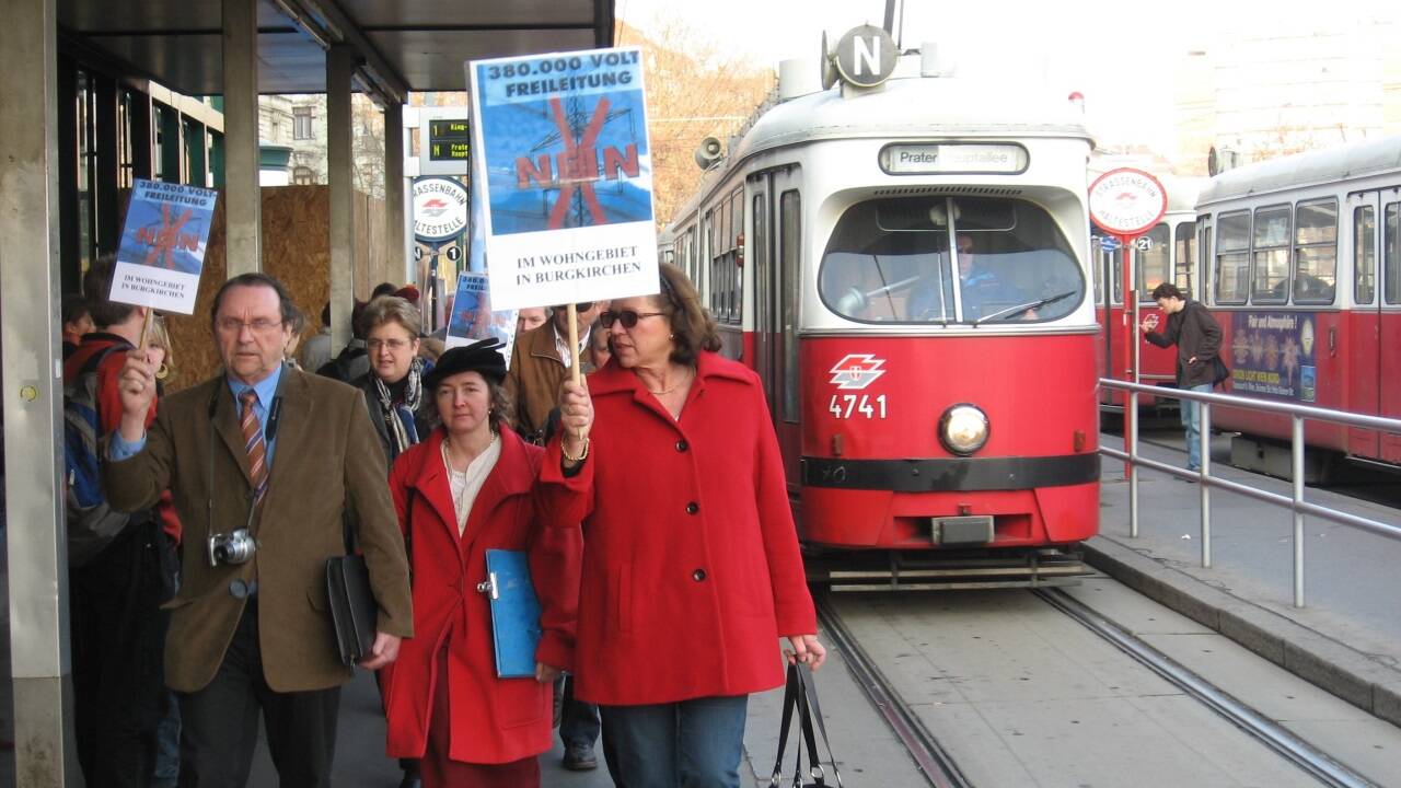Proteste führten die Erdkabel-Befürworter mehrmals in die Bundeshauptstadt. Hier am Anfang im Jahr 2008. 