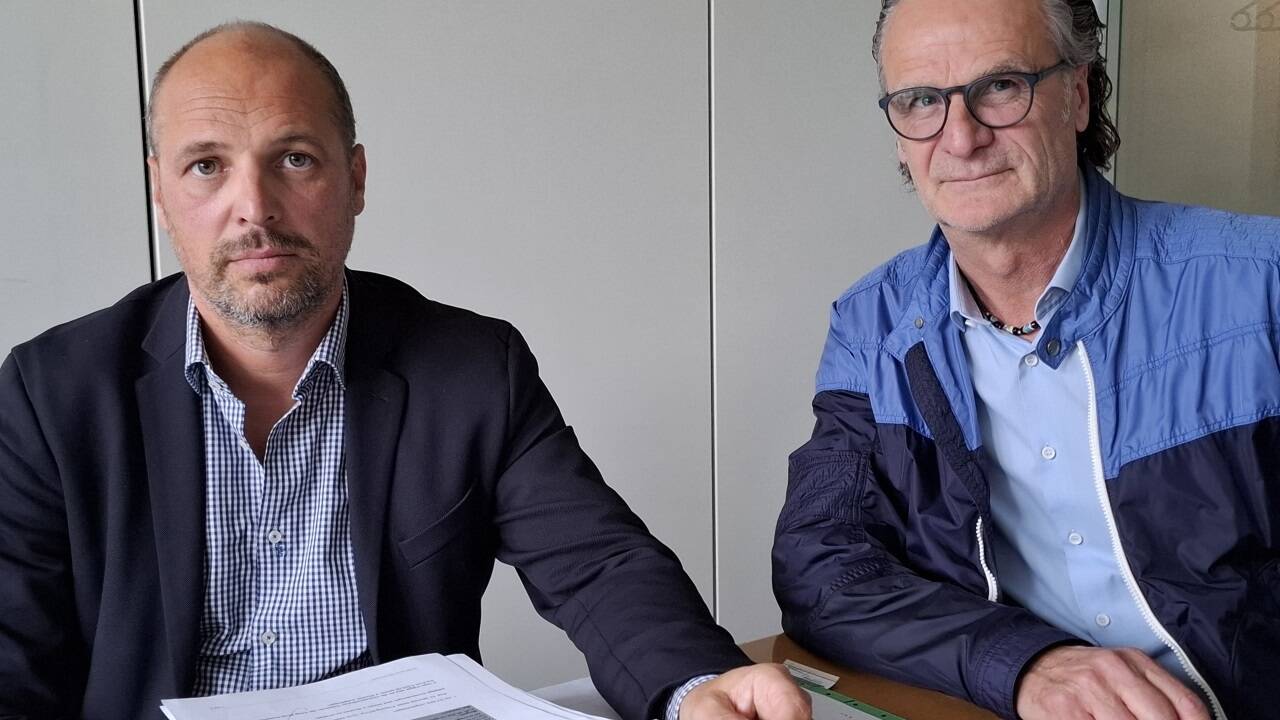 Kläger Andreas Tschoner (rechts) und sein Rechtsanwalt Peter Huber.  