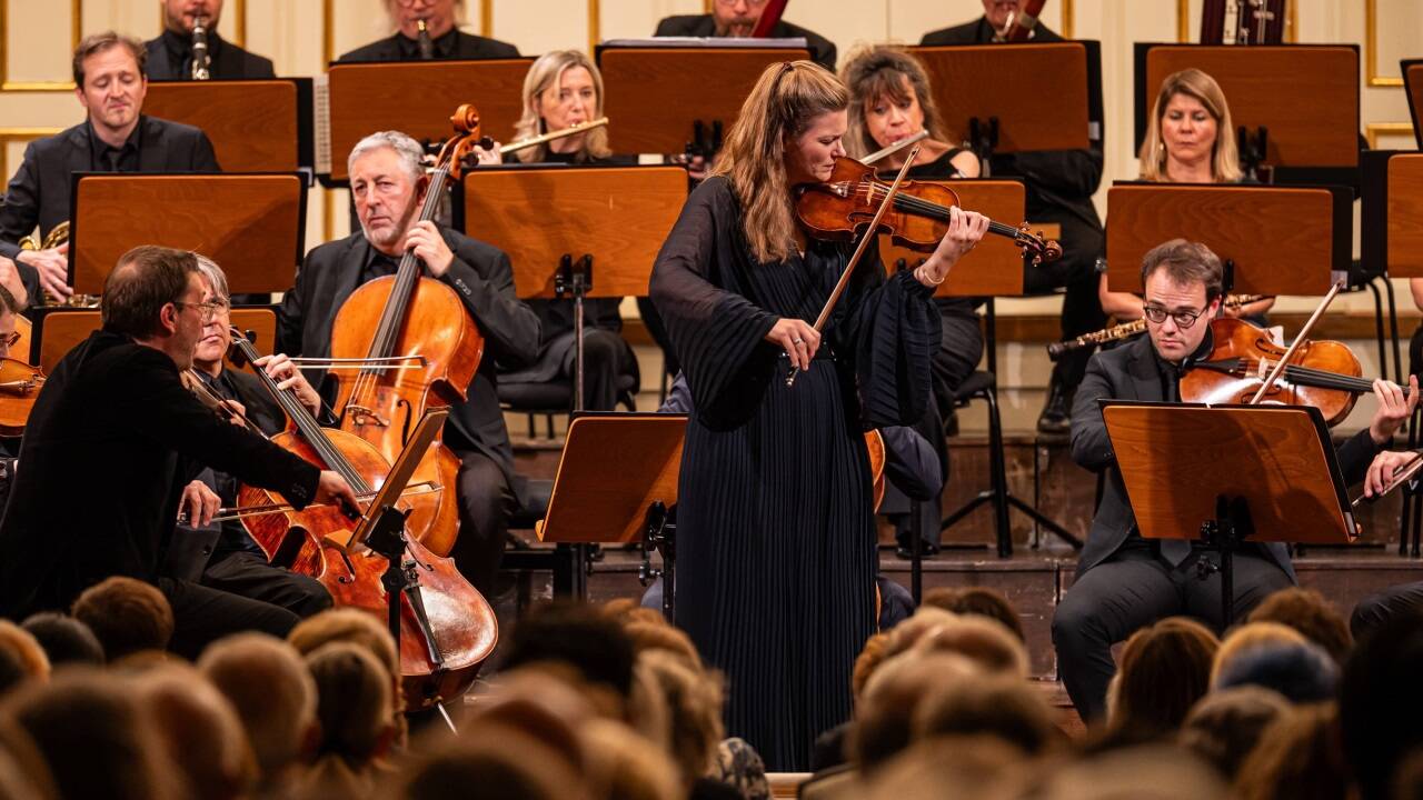 Solistin Janine Jansen und die Camerata Salzburg im Großen Saal der Stiftung Mozarteum 