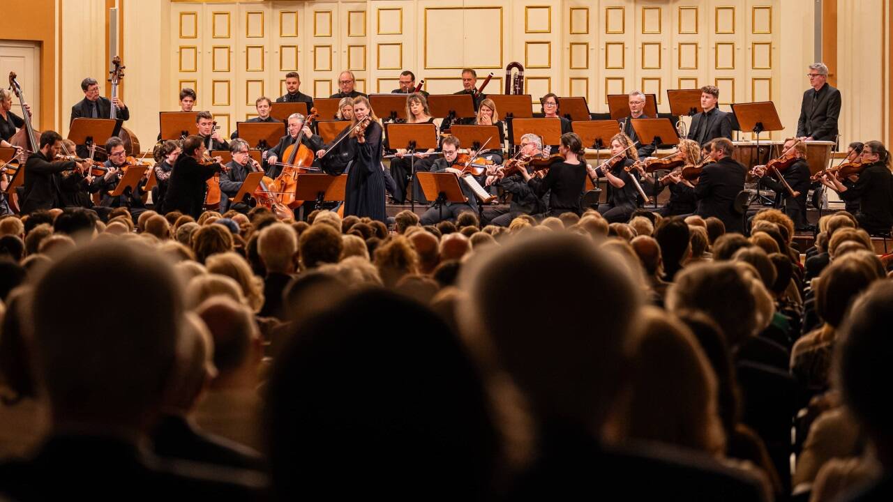 Solistin Janine Jansen und die Camerata Salzburg im Großen Saal der Stiftung Mozarteum 