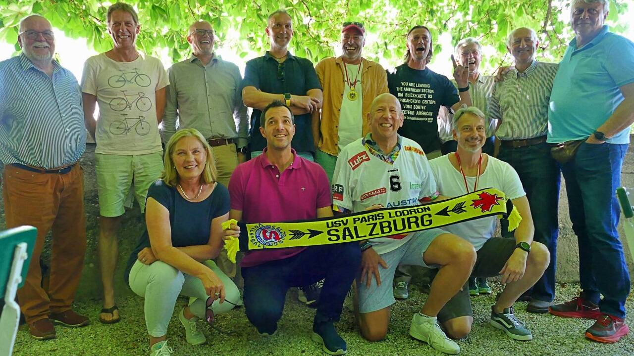 Meister-Treffen: Hinten von links: Heimo Meiche, Dieter Svoboda, Gerald Moore, Despotovic, Thomas Smogawetz, Guido Stapelfeldt, Albert Morocutti, Karl Wiesner, Uli Sernow. Vorne von links: Physiotherapeutin Ramborg Weinknecht (Streit), Thomas Reisenhofer, Oliver Anderiasch, Hartmut Wernisch.  