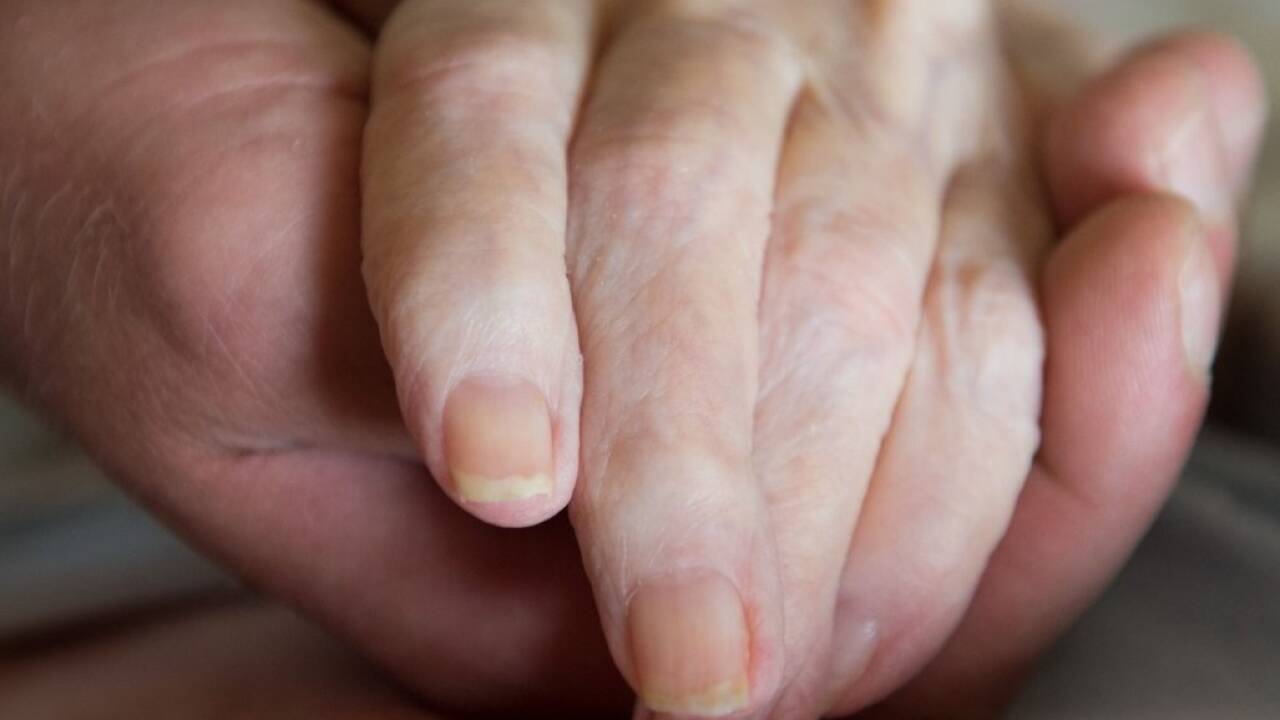 Im Vorjahr wartete ein Mann knapp ein Jahr im Spital auf ein Pflegebett. Er kam schließlich in einer Pension unter. 