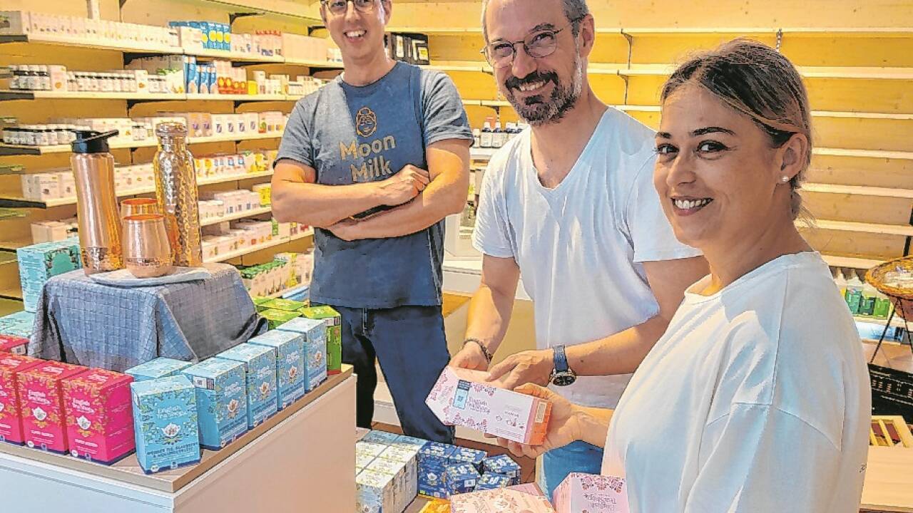  Martin Kondler, Reinhard Fürst und Jennifer Steinberg bei den letzten Vorbereitungen in Salzburg-Maxglan.  