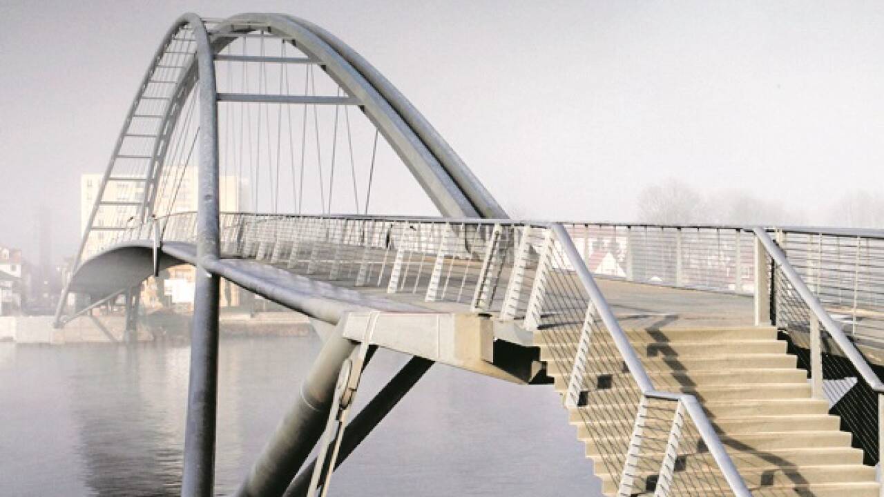 Die Dreiländerbrücke in Weil am Rhein.  