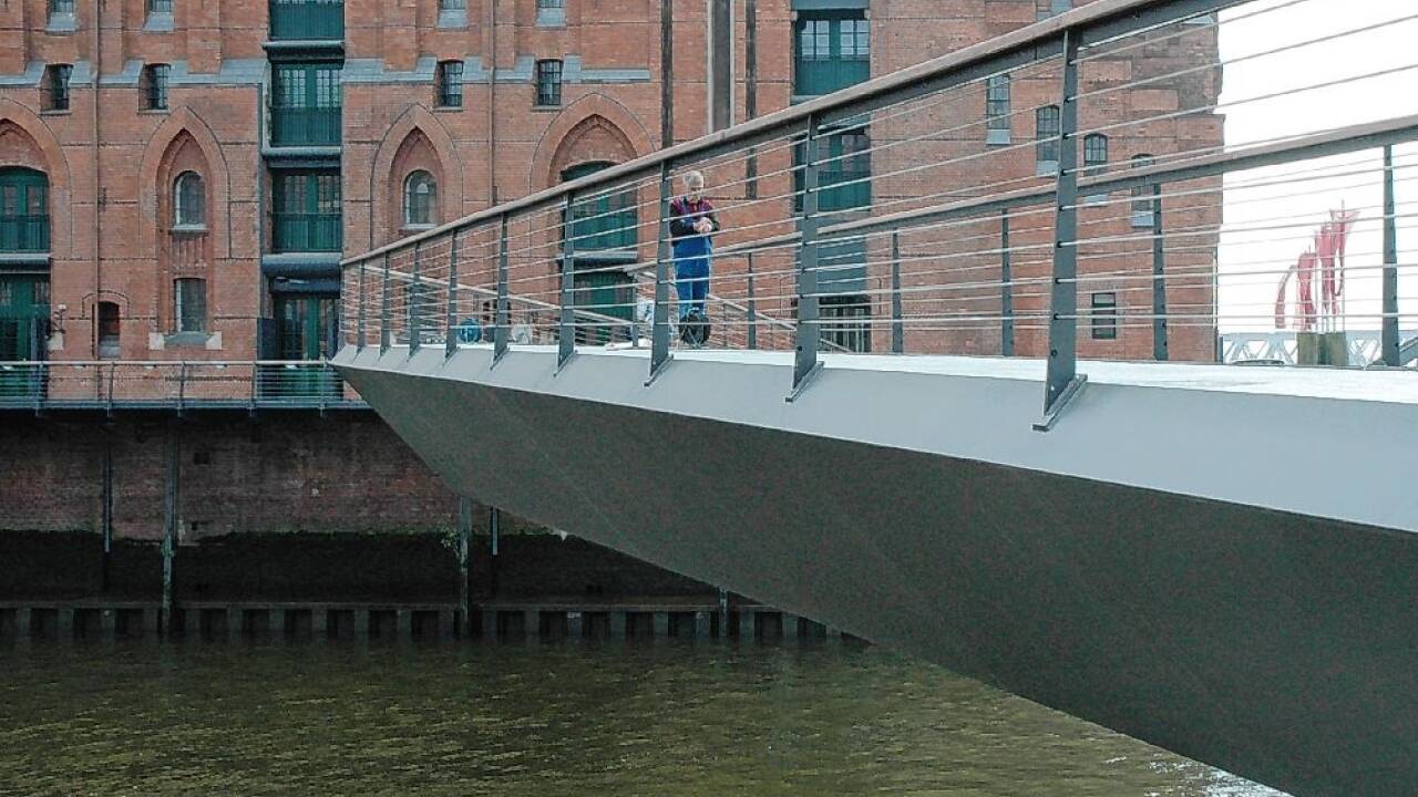 Die León-Brücke in der Hamburger HafenCity.  