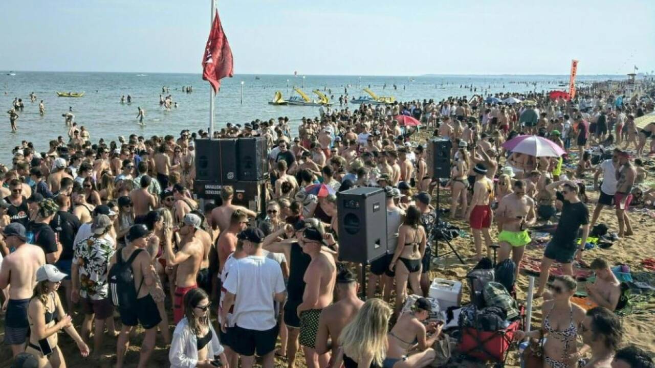 Lignano verwandelt sich zu Pfingsten in eine Partymeile. 
