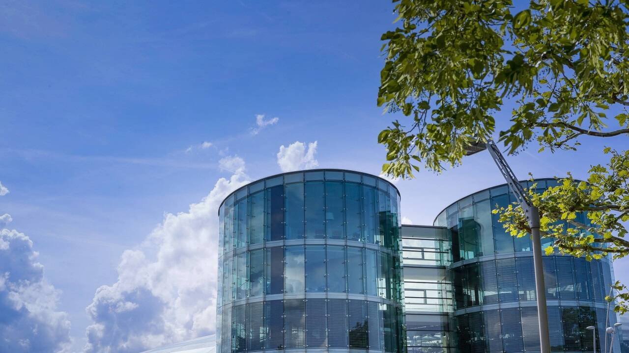 Der Hangar-7 wurde nach über 20 Jahren generalsaniert. Der Hangar-7 wurde nach über 20 Jahren generalsaniert.