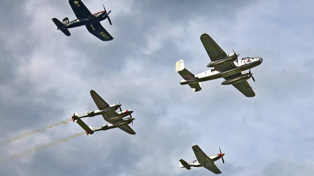 Spektakuläre Flugshow bei der Wiedereröffnung des Hangar-7.  